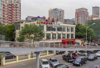 储藏室全自动叉车